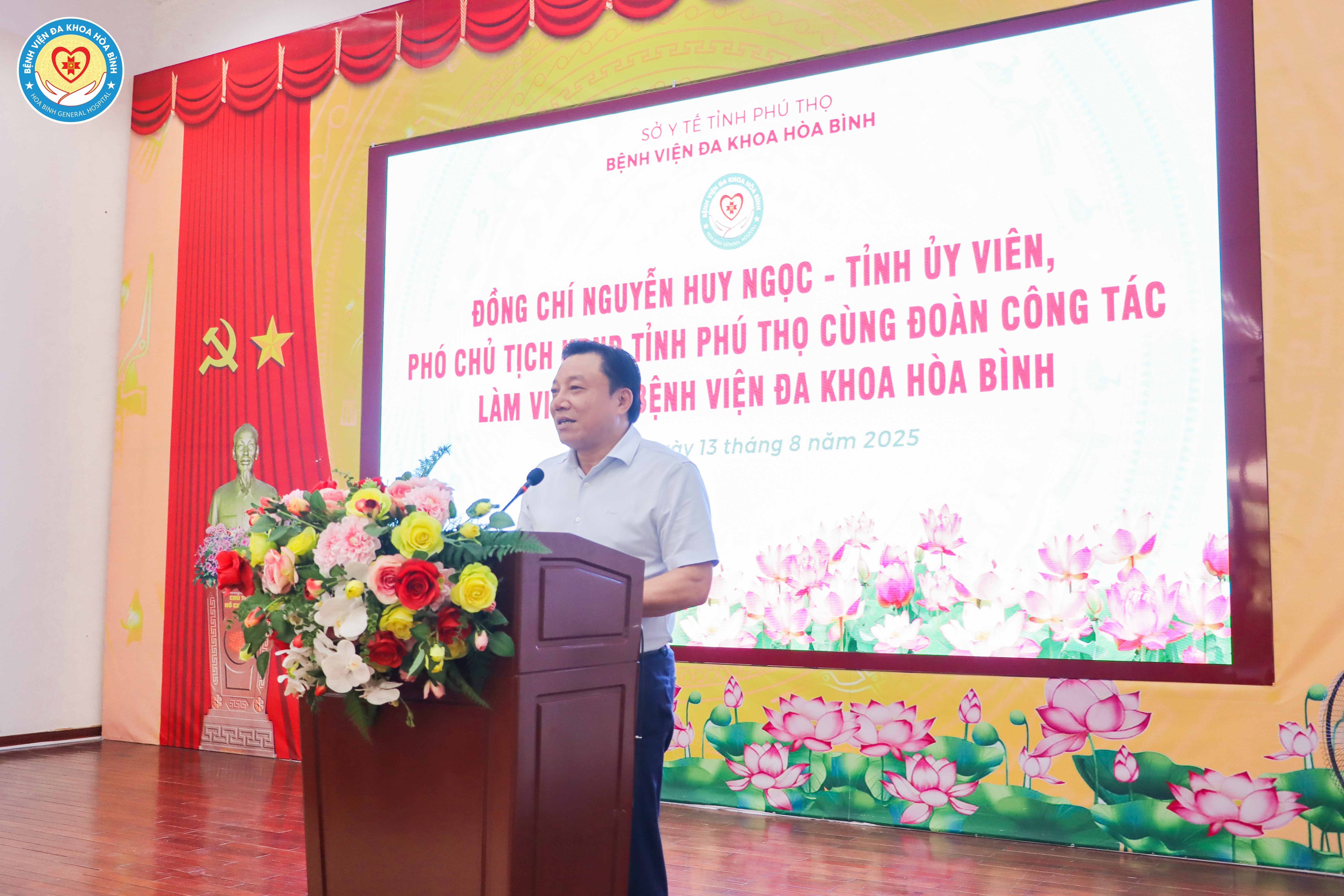  Phó Chủ tịch UBND tỉnh Nguyễn Huy Ngọc làm việc tại Bệnh viện Đa khoa Hòa Bình