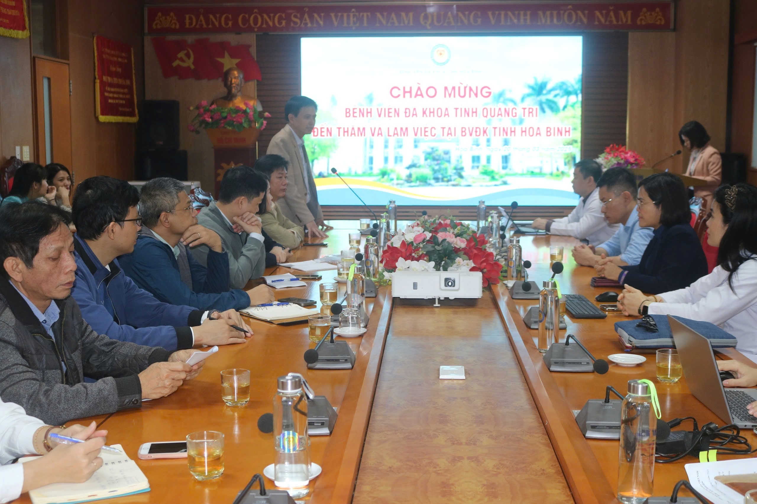  Bệnh viện Đa khoa tỉnh Quảng trị thăm và trao đổi kinh nghiệm tại Bệnh viện Đa khoa tỉnh Hòa Bình