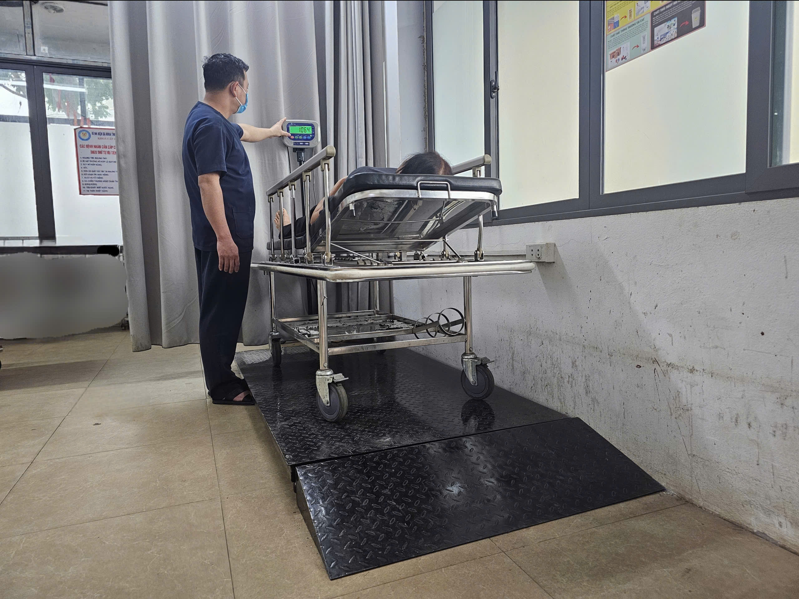  Tóm tắt Sáng kiến “Thiết kế cân cải tiến dùng cho bệnh nhân nặng tại Bệnh viện Đa khoa Hòa Bình năm 2025”