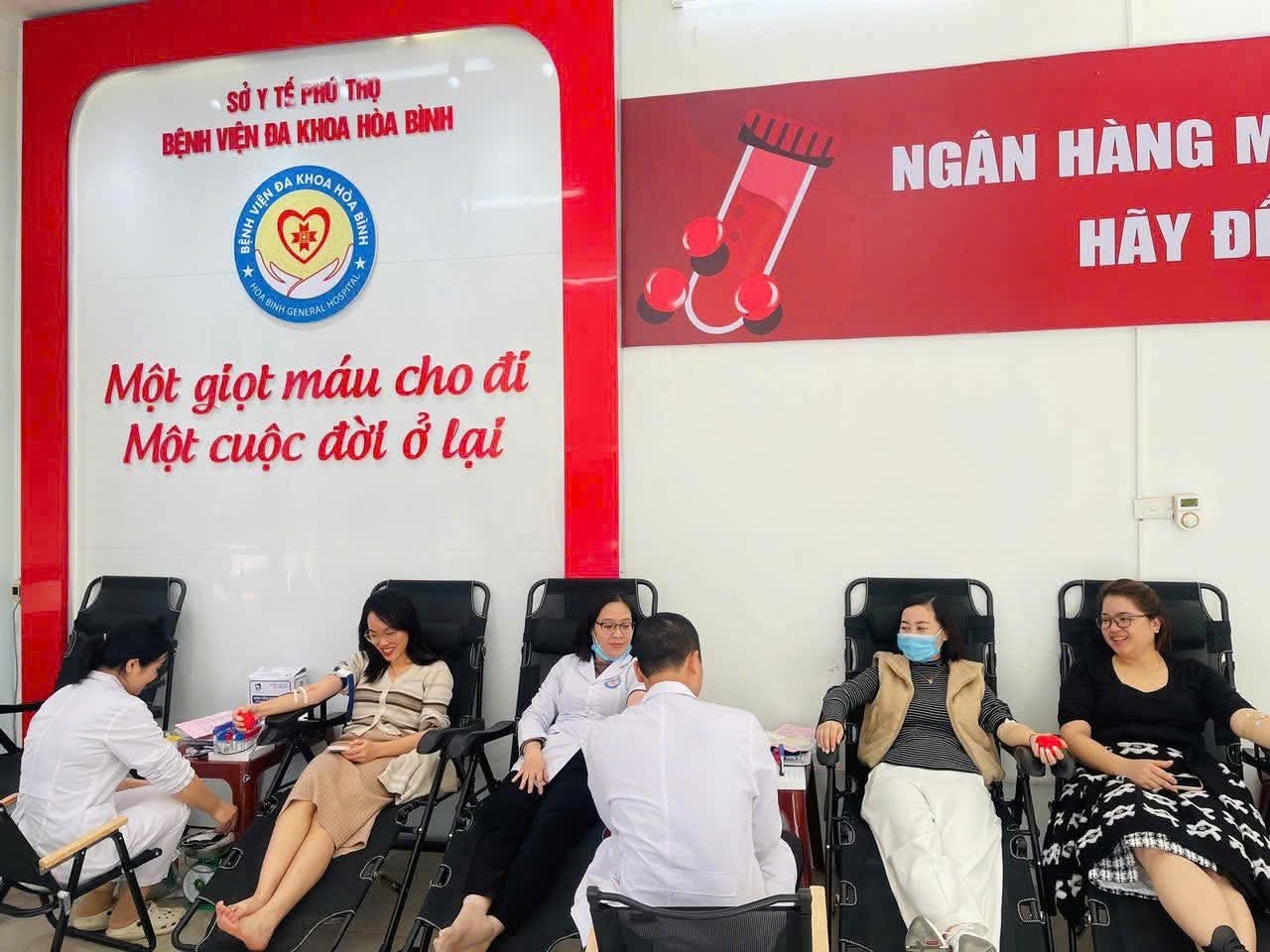 Hiến máu tại Bệnh viện Đa khoa Hoà Bình – Một nghĩa cử cao đẹp