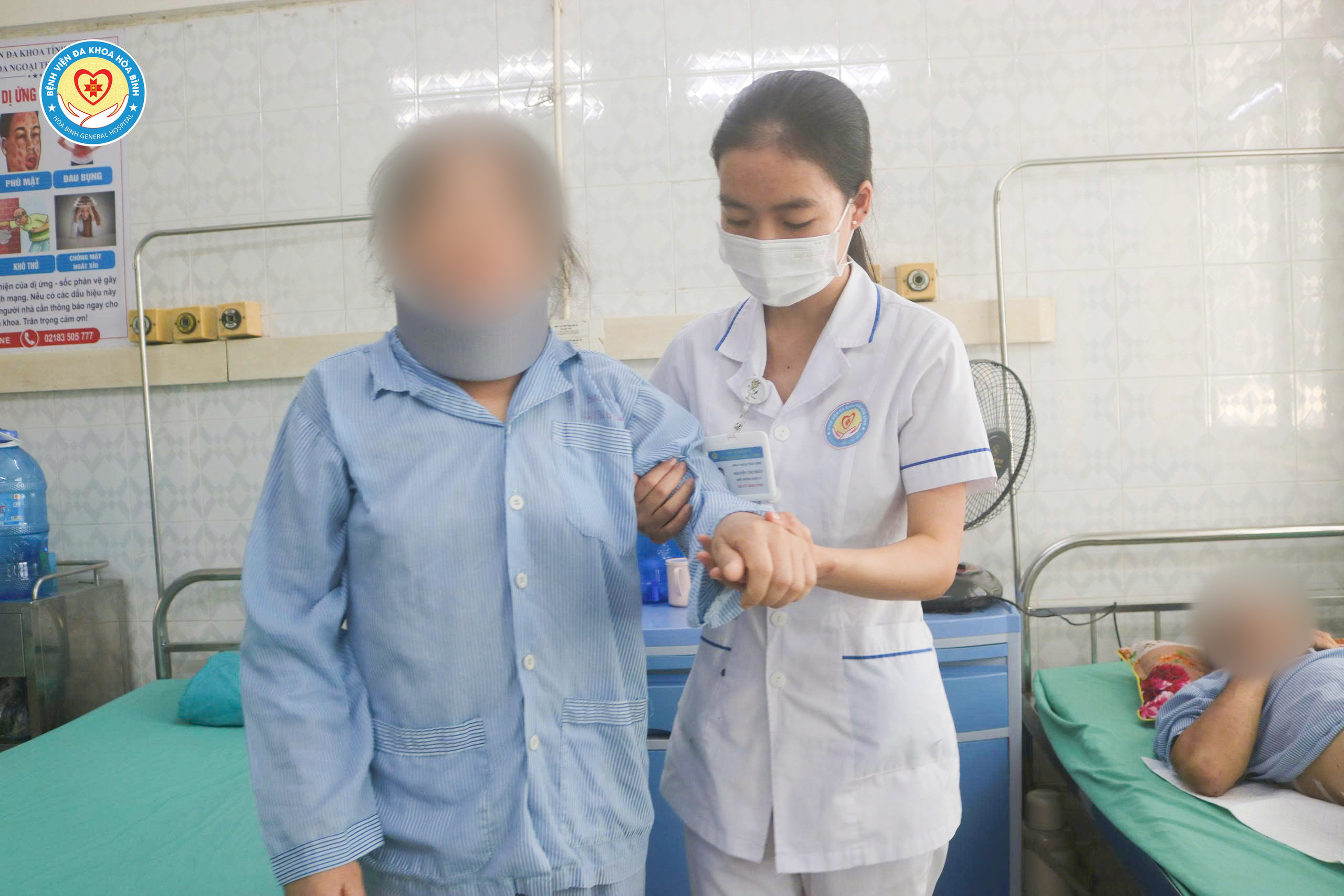  Niềm vui từ ca mổ hiếm - Bệnh viện Đa khoa Hòa Bình phẫu thuật thành công ca u tủy sống vùng cổ