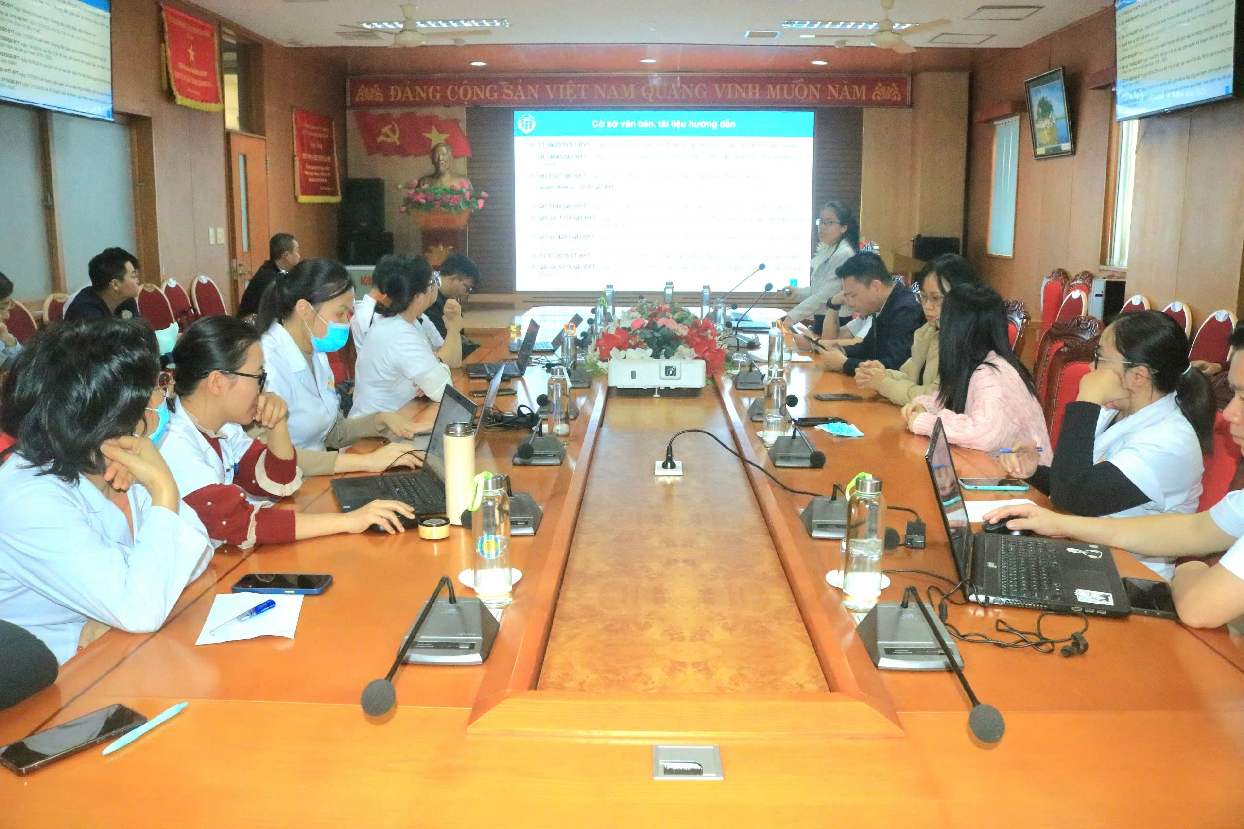  Bệnh viện Đa khoa Hòa Bình tổ chức tập huấn An toàn tiêm chủng năm 2025