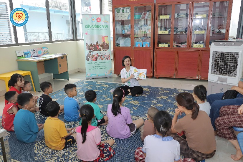   Hoạt động đọc sách và tặng sách hàng tuần tại nhà thiện nguyện bệnh viện Đa khoa tỉnh Hòa Bình